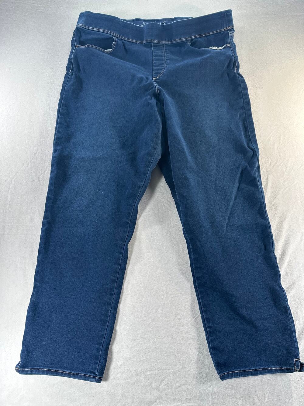 Gloria Vanderbilt Women’s Size 16 All-Around Slimming Effect Blue Jeans